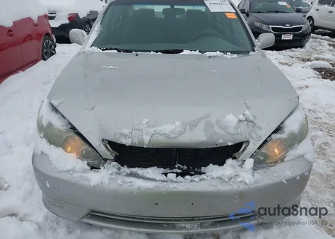 2005 Toyota Camry Le z USA, uszkodzony, nr VIN 4T1BE32K55U404322